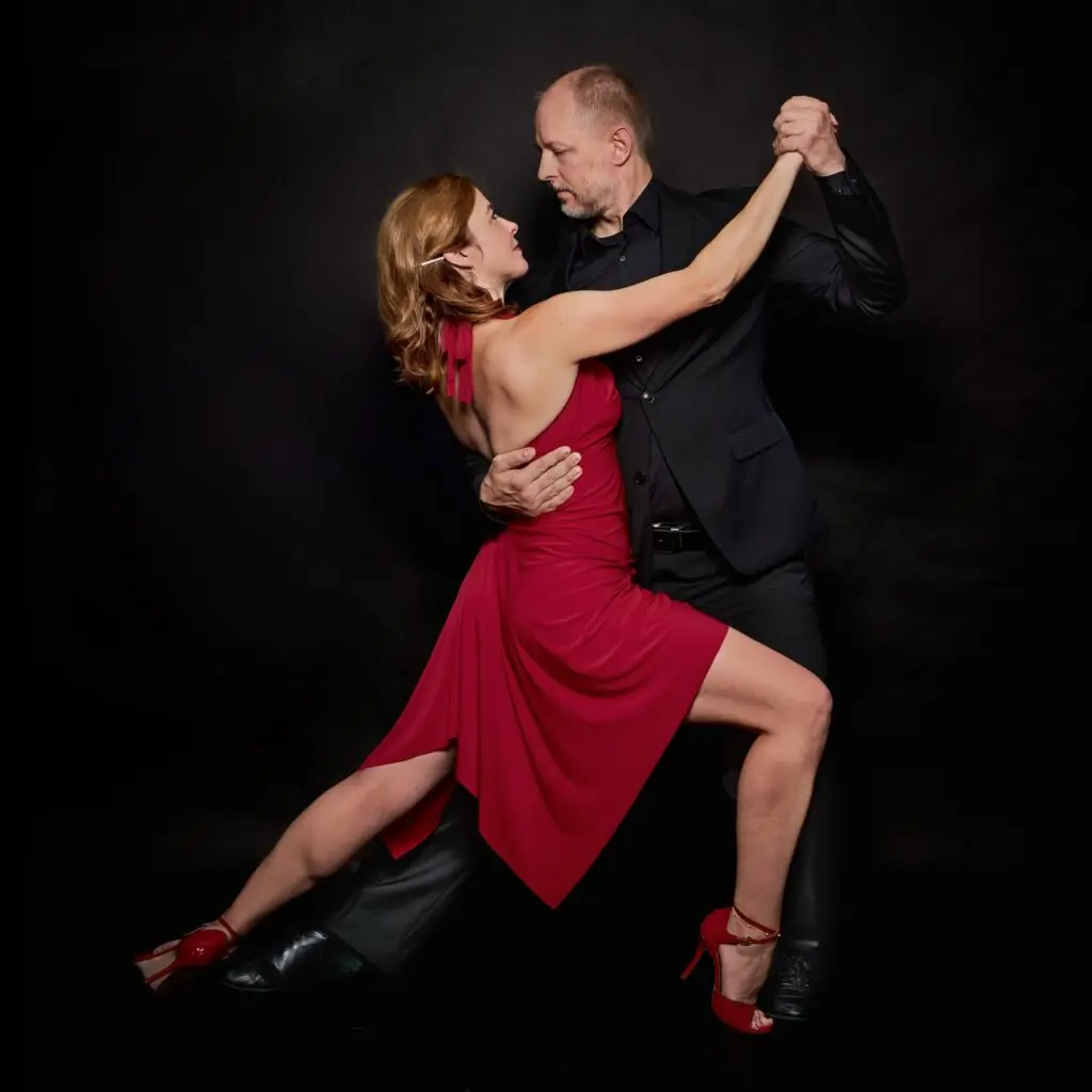 Jaro und Verena tanzen leidenschaftlich Tango Argentino in Mannheim