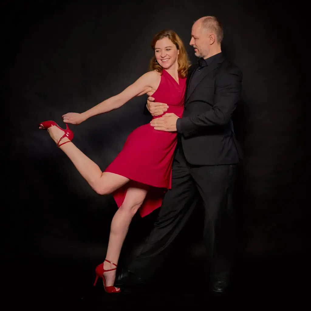 Jaro und Verena tanzen verspielt Tango Argentino in Mannheim