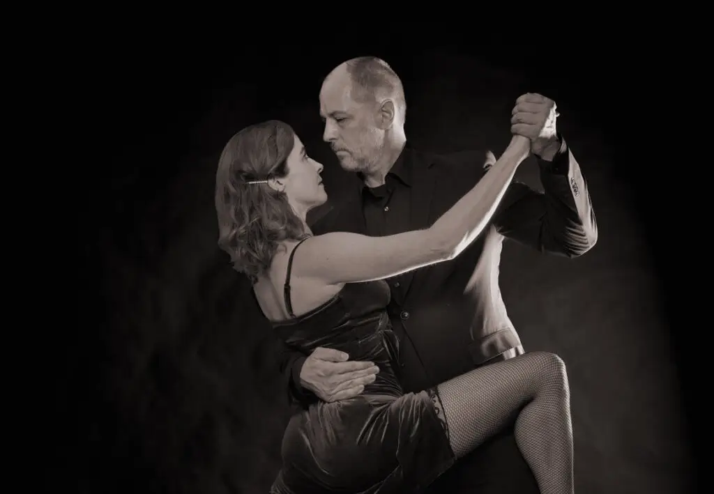 Jaro und Verena tanzen leidenschaftlich Tango Argentino in Mannheim